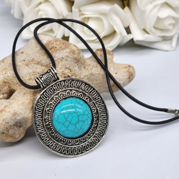 Vintage Turquoise Stone Disc Big Silver Pendant Black Cord Necklace - Picture 7 of 8